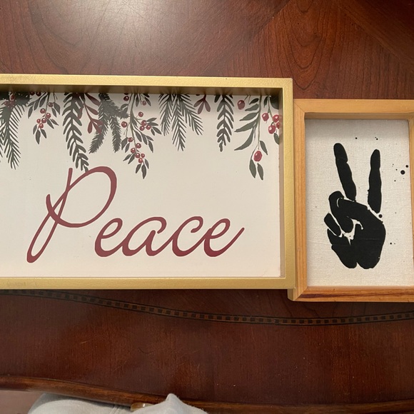 Two peace decorative wall plaques. - Picture 1 of 6